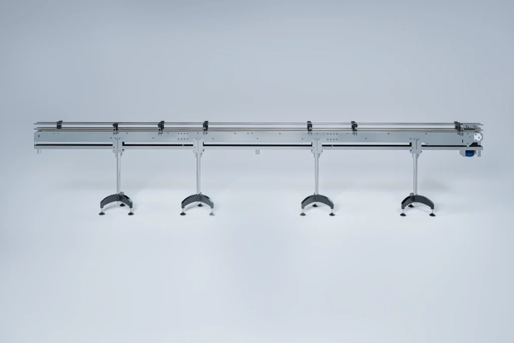 Chain conveyors with slat chain