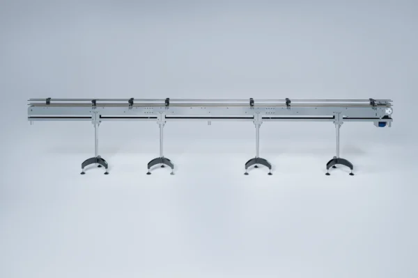 Chain conveyors with slat chain