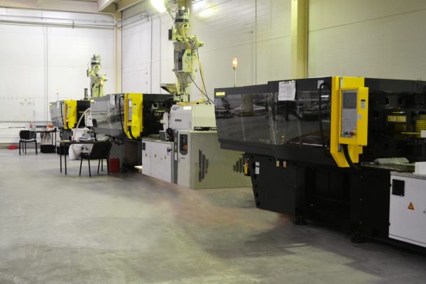 INJECTION MOLDING MACHINE